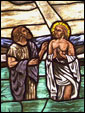 Оконная мозаика с сюжетом крещения Иисуса Христа и слова Сей есть Сын Мой возлюбленный.
