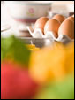 Лоток яиц и яркие оттенки разных красок: неужели значение Пасхи забыто в красках крашенок?