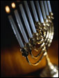 Еврейский горящий семисвечник, символ еврейского радостного праздника Ханука.