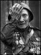 Заслуженный ветеран Великой Отечественной Войны плачет, вспоминая цену победы!